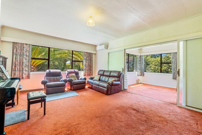 Photo of property in 15 Heretaunga Square, Silverstream, Upper Hutt, 5019
