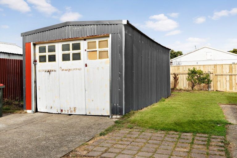 Photo of property in 15 East Street, Petone, Lower Hutt, 5012