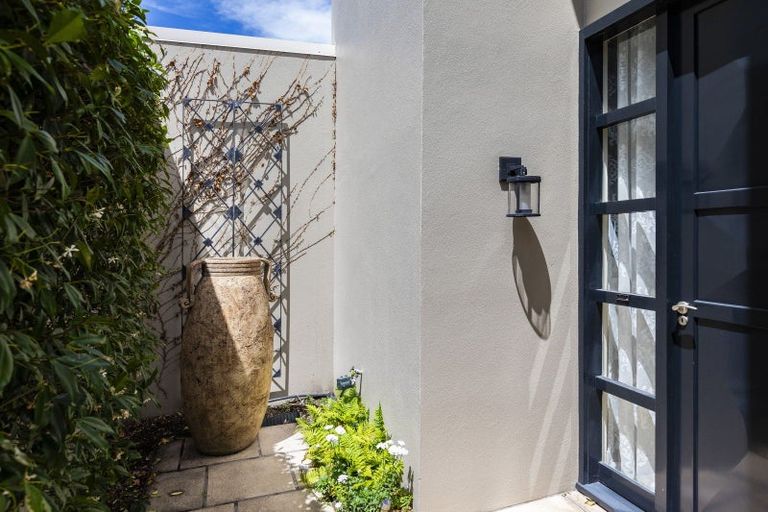 Photo of property in 152 Merivale Lane, Merivale, Christchurch, 8014