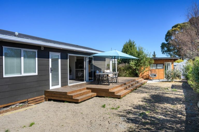 Photo of property in 10 Gladys Place, Kelvin Grove, Palmerston North, 4414