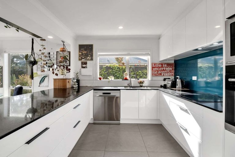 Photo of property in 20 Linkwater Way, Parklands, Christchurch, 8083