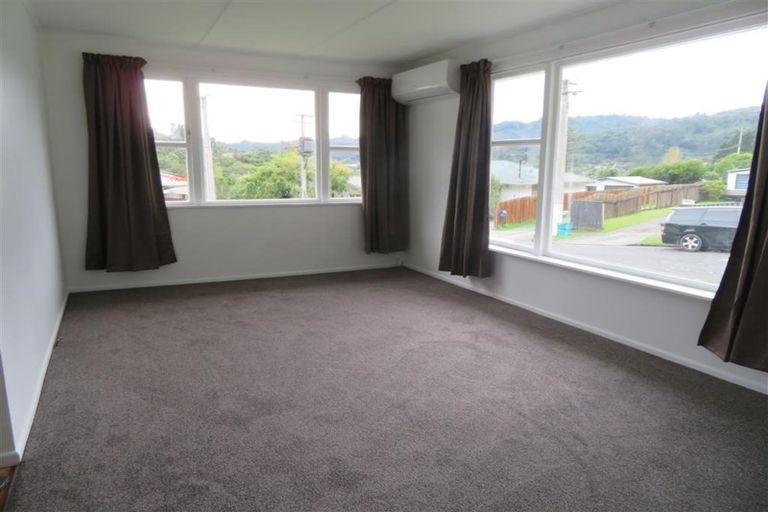 Photo of property in 19 Shackleton Grove, Stokes Valley, Lower Hutt, 5019