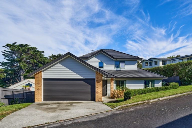 Photo of property in 28 Saunders Close, Whitby, Porirua, 5024