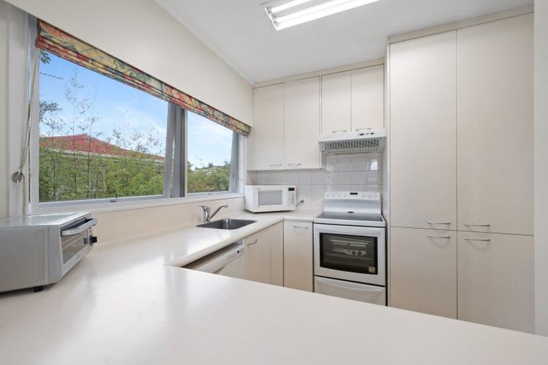 Photo of property in 125 Reeves Road, Pakuranga Heights, Auckland, 2010