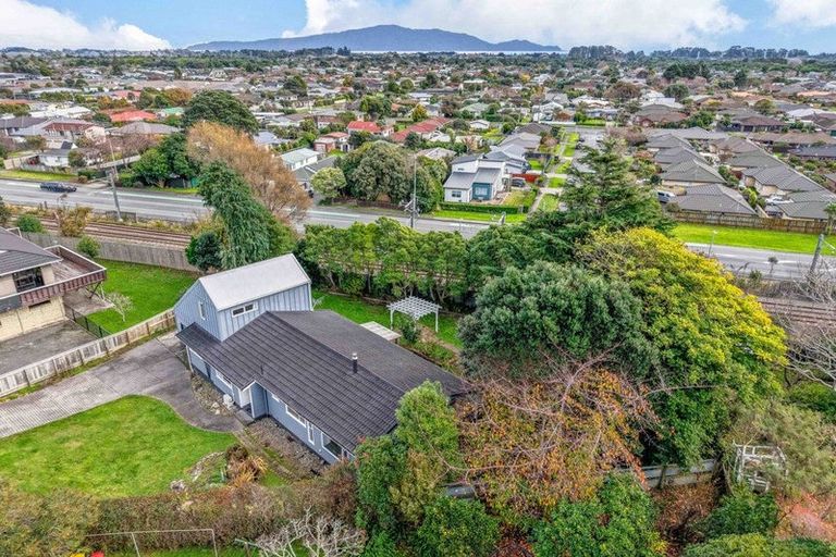 Photo of property in 27 Ruru Street, Waikanae, 5036