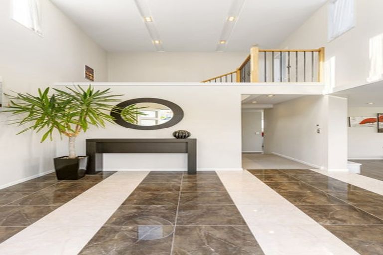 Photo of property in 43 Zara Court, Windsor Park, Auckland, 0632