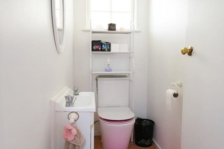 Photo of property in 14 Porter Avenue, Te Atatu South, Auckland, 0610