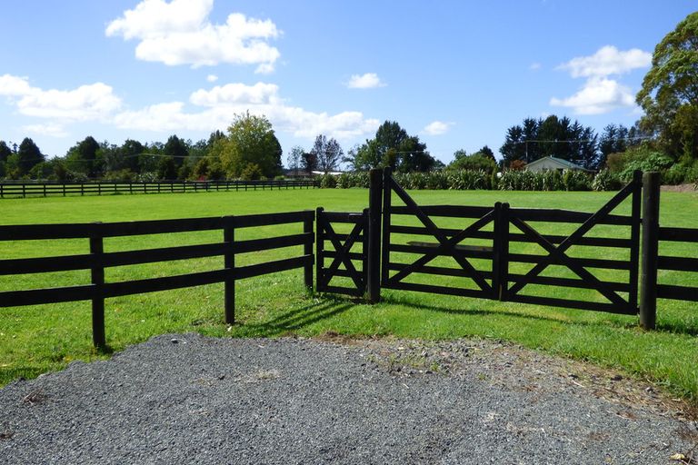 Photo of property in 2 Puriri Park Lane, Waipapa, 0230