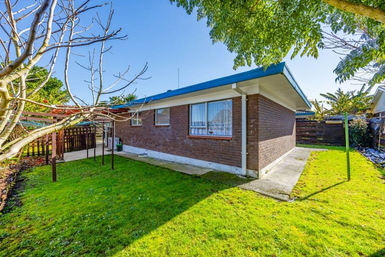 Photo of property in 2/17 Waimahia Avenue, Weymouth, Auckland, 2103