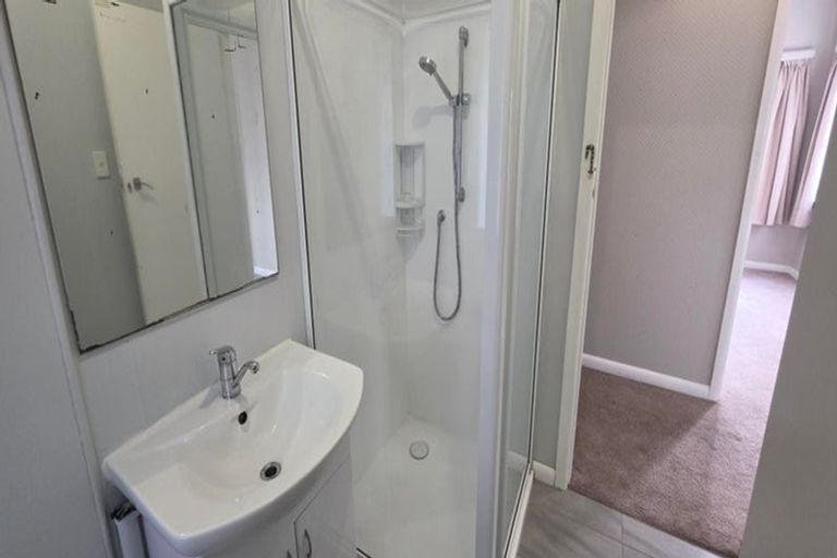 Photo of property in 98/98a Weraroa Road, Levin, 5510