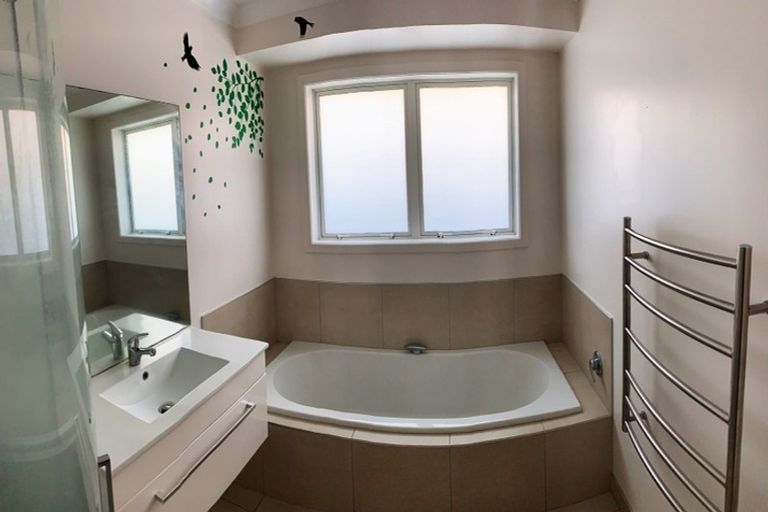 Photo of property in 8 Sutherland Court, Flagstaff, Hamilton, 3210