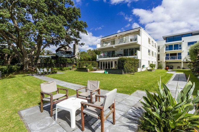 Photo of property in 5/21 Clifton Road, Hauraki, Auckland, 0622