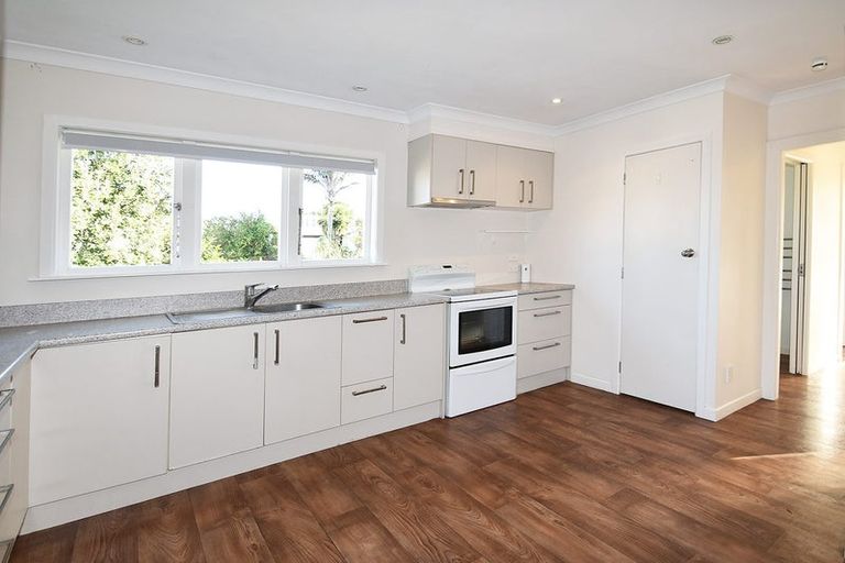 Photo of property in 52 Beaubank Road, Kelston, Auckland, 0602