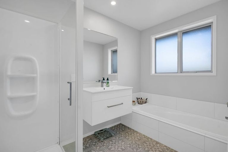 Photo of property in 7 Robbins Crescent, Hawera, 4610