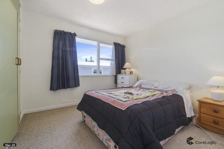Photo of property in 14 Renata Crescent, Te Atatu Peninsula, Auckland, 0610