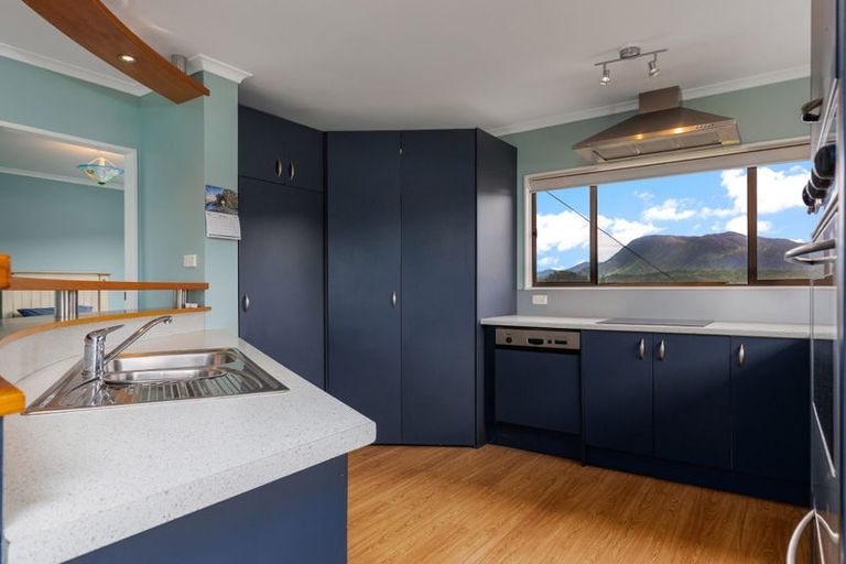 Photo of property in 324-328 Waikawa Road, Waikawa, Picton, 7220