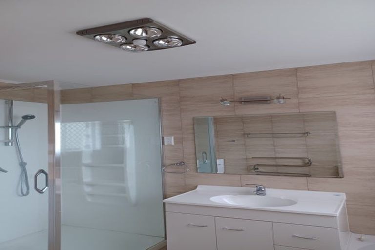 Photo of property in 24 Dianne Louise Drive, Half Moon Bay, Auckland, 2012