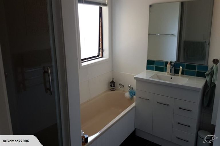 Photo of property in 1/34 Dale Crescent, Pakuranga, Auckland, 2010