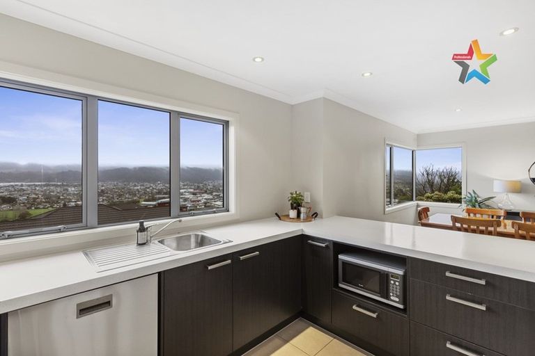 Photo of property in 10 Swain Grove, Riverstone Terraces, Upper Hutt, 5018