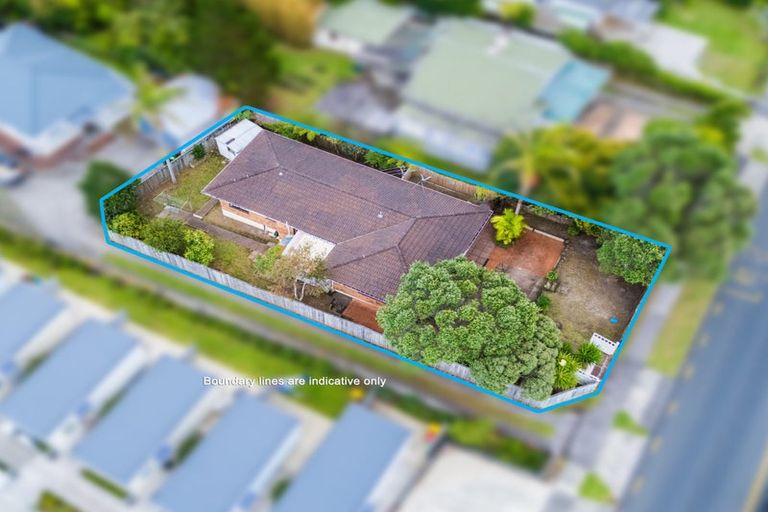 Photo of property in 1/294 Great North Road, Henderson, Auckland, 0612