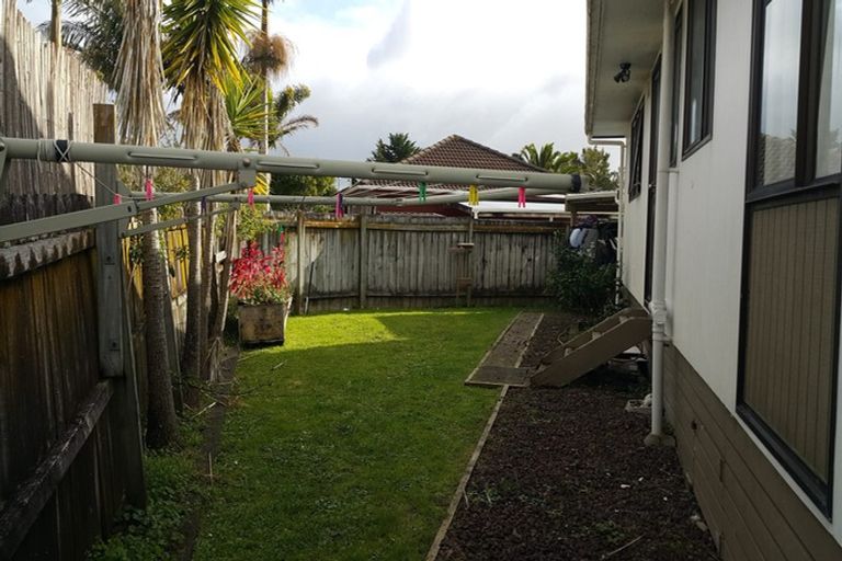 Photo of property in 1/15 Cyril Crescent, West Harbour, Auckland, 0618