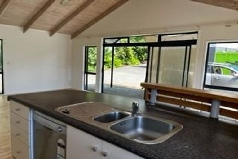 Photo of property in 7a Erica Road, Sunnynook, Auckland, 0620