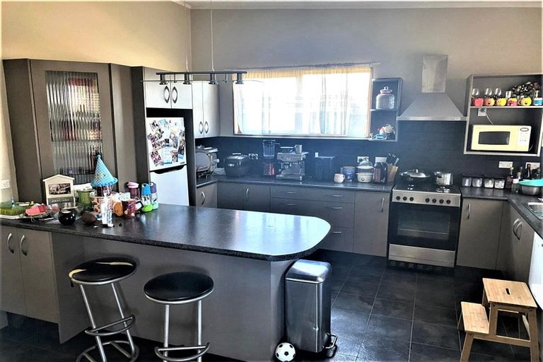 Photo of property in 50 Walton Road, Paraparaumu Beach, Paraparaumu, 5032