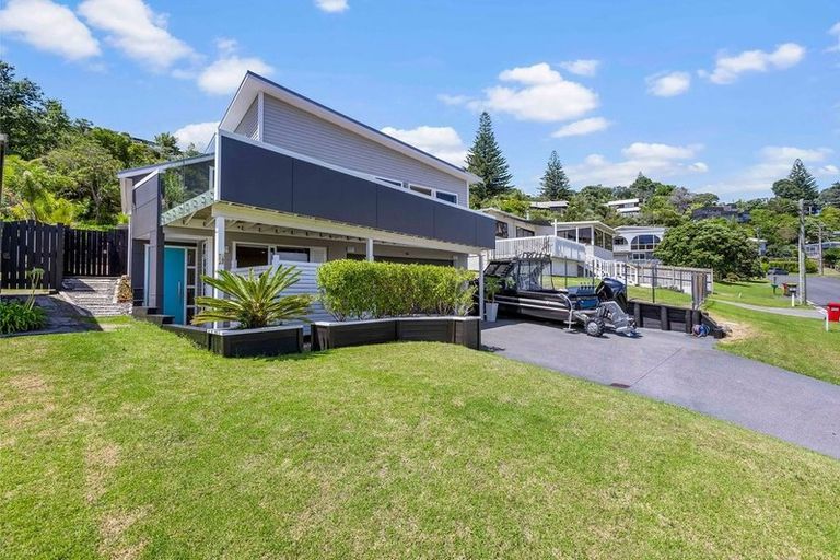 Photo of property in 69 De Luen Avenue, Tindalls Beach, Whangaparaoa, 0930