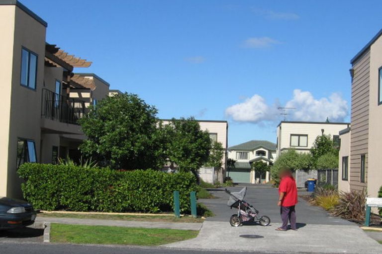 Photo of property in 4/17 Harbour View Road, Te Atatu Peninsula, Auckland, 0610