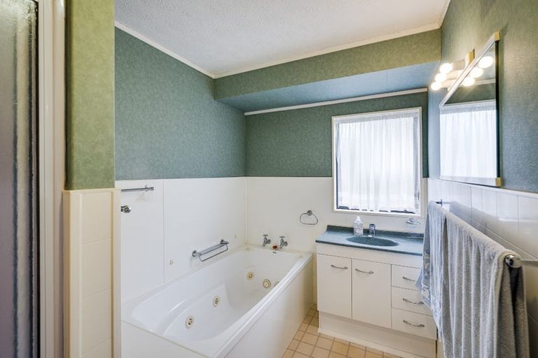 Photo of property in 2/17 Wharerangi Road, Tamatea, Napier, 4112