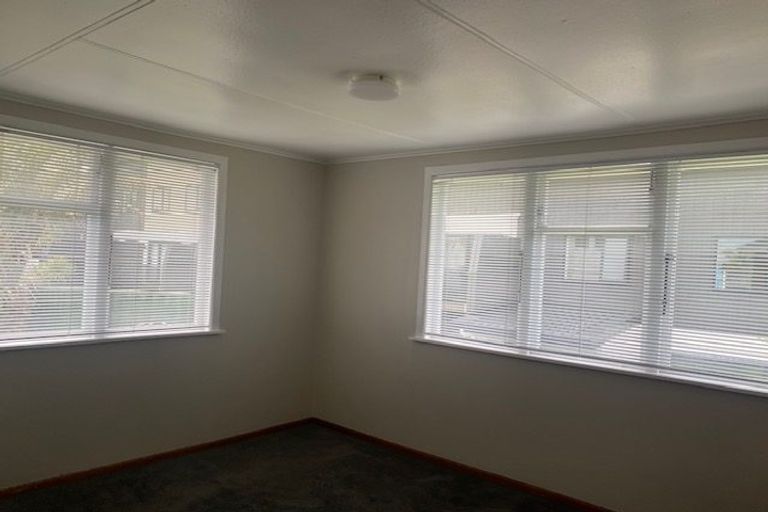 Photo of property in 3164 Great North Road, New Lynn, Auckland, 0600