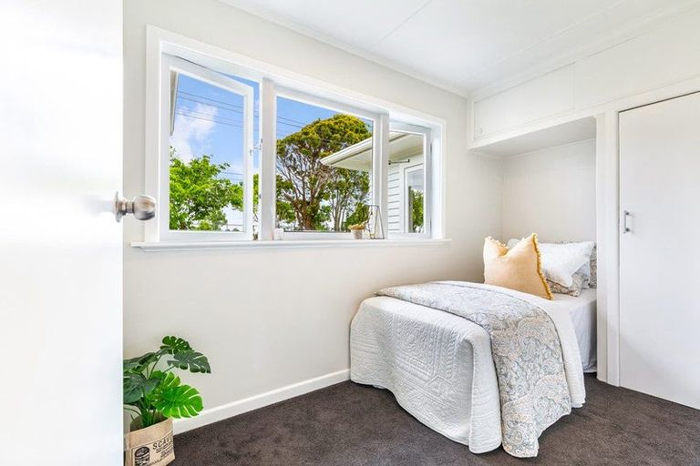 Photo of property in 61 Archibald Road, Kelston, Auckland, 0602