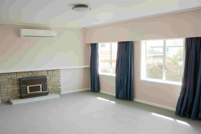 Photo of property in 77 Te Atatu Road, Te Atatu South, Auckland, 0610