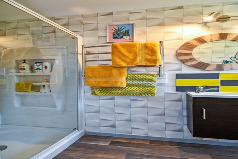 Photo of property in 90 Helenslee Road, Pokeno, 2402