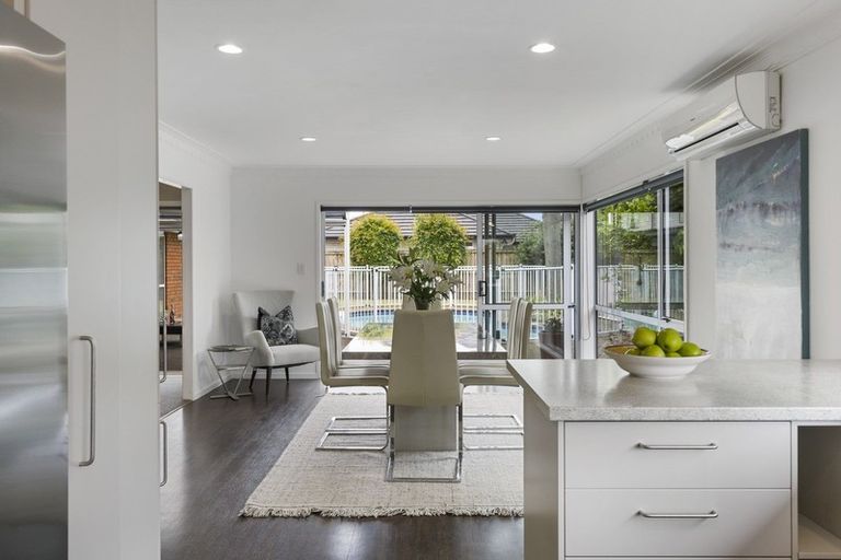 Photo of property in 21 Perotti Place, Conifer Grove, Takanini, 2112