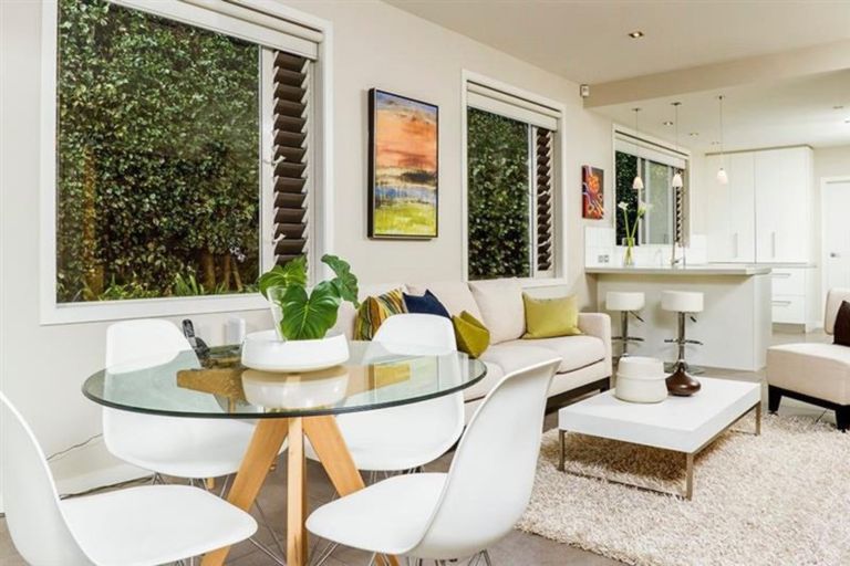 Photo of property in 6 Brighton Terrace, Murrays Bay, Auckland, 0630