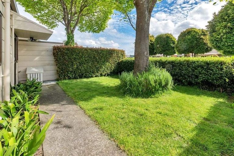 Photo of property in 12/58 Manuroa Road, Takanini, 2112