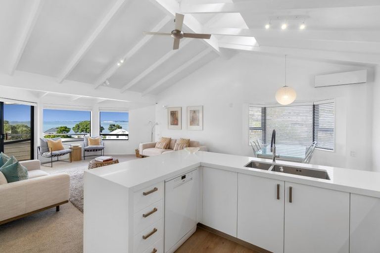 Photo of property in 19 Zita Avenue, Matakatia, Whangaparaoa, 0930