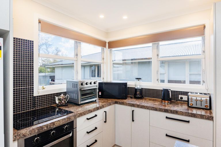 Photo of property in 33 Highbury Avenue, Highbury, Palmerston North, 4412