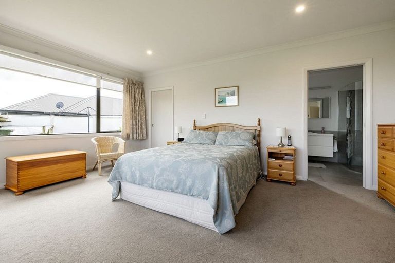 Photo of property in 2 Kotare Grove, Cambridge, 3434