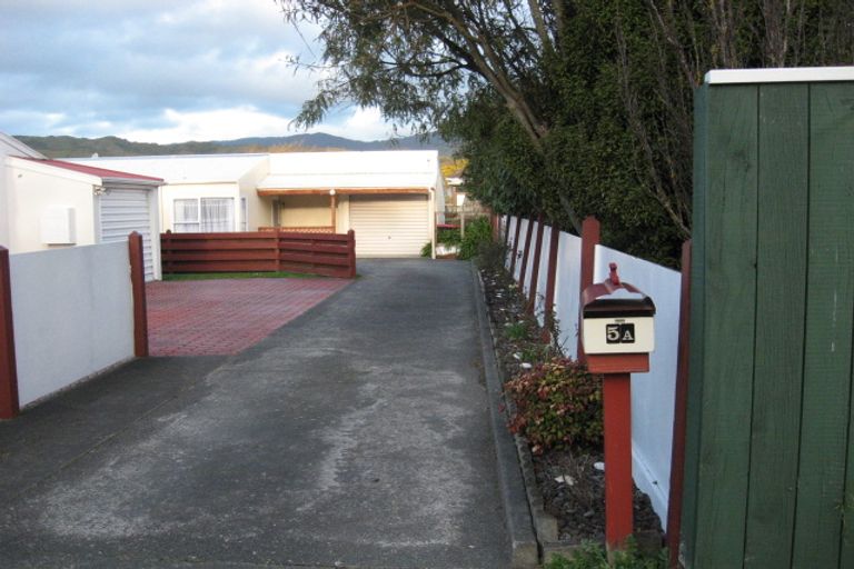 Photo of property in 5 Lees Grove, Wainuiomata, Lower Hutt, 5014