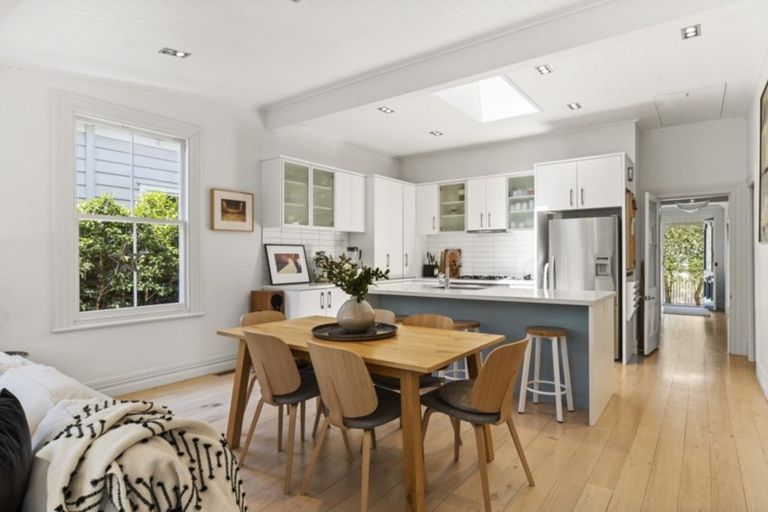 Photo of property in 6 Beaconsfield Street, Devonport, Auckland, 0624