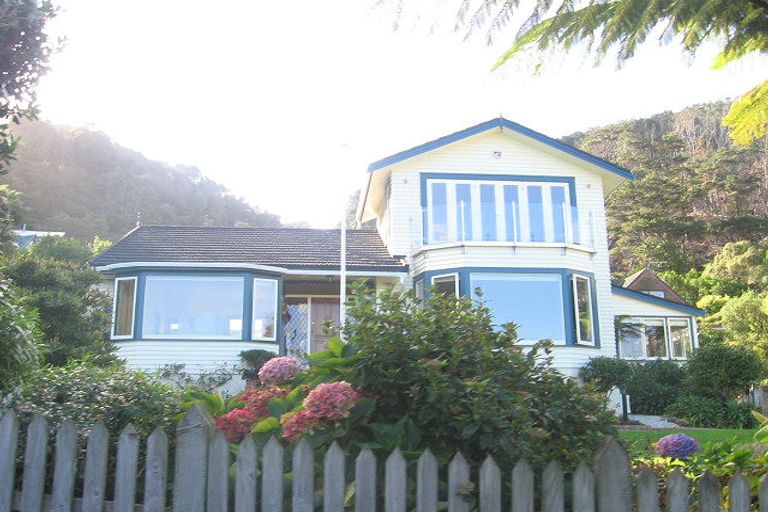 Photo of property in 3 Kotari Road, Days Bay, Lower Hutt, 5013