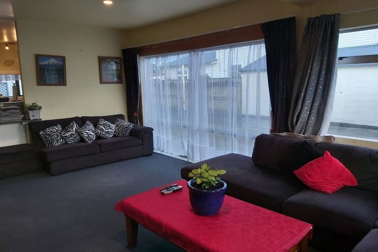 Photo of property in 58 Record Street, Fitzroy, New Plymouth, 4312