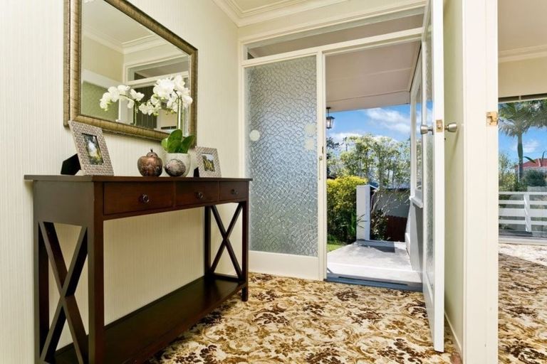 Photo of property in 22 Windermere Crescent, Blockhouse Bay, Auckland, 0600