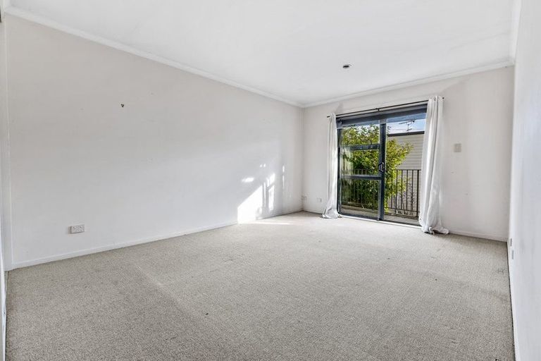 Photo of property in 8/17 Harbour View Road, Te Atatu Peninsula, Auckland, 0610