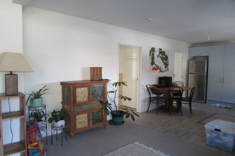 Photo of property in 2 Hawkhurst Road, Lyttelton, 8082