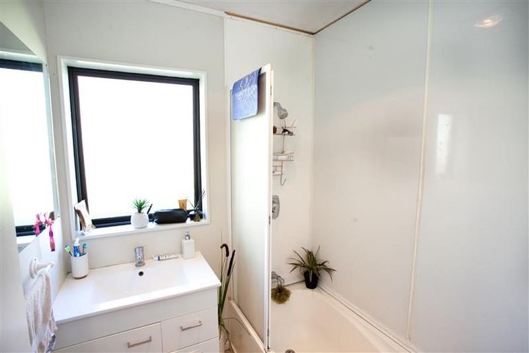 Photo of property in 2/27 Kopara Place, Clendon Park, Auckland, 2103