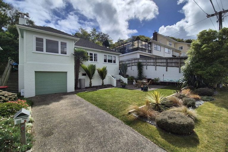 Photo of property in 9 David Crescent, Karori, Wellington, 6012