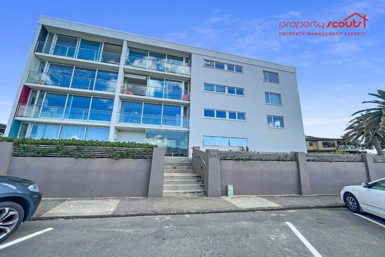 Photo of property in Seaview Apartments, 5/64 Milford Road, Milford, Auckland, 0620